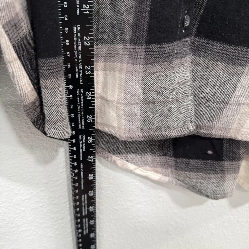 Old Navy The Boyfriend Shirt Black White Grey Plaid Flannel Button Down Medium - Picture 7 of 8